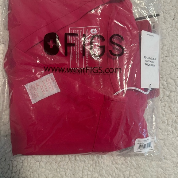 Figs Vibrant Pink Scrub Set - Picture 4 of 5